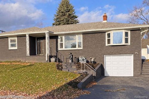 26980 James Ave, Flat Rock, MI, 48134-1153 | Card Image