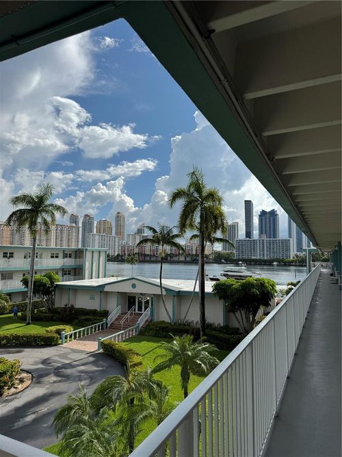 s305-3922 Ne 166th St, North Miami Beach, FL, 33160-3881 | Card Image