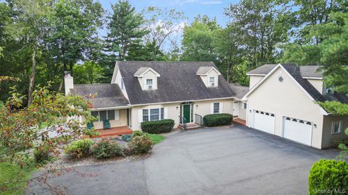 67 Meadow Hill Rd, Newburgh, NY, 12550-3830 | Card Image