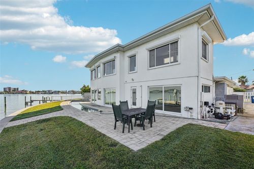 11055 6th St E, TREASURE ISLAND, FL, 33706-3021 | Card Image