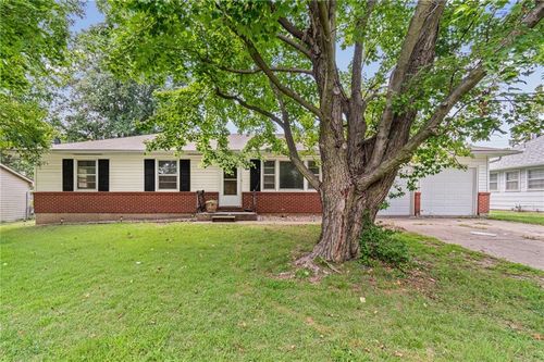 506 Country Club Rd, Lexington, MO, 64067-2201 | Card Image
