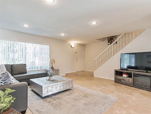 19110 Kittridge St, Reseda, CA, 91335 | Card Image