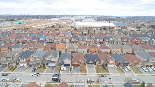 32 Pappain Cres, House other with 6 bedrooms, 3 bathrooms and 4 parking in Brampton ON | Image 5