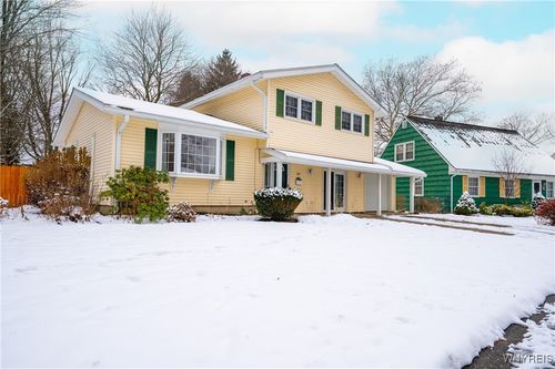 28 Brookwood Dr, Hamburg, NY, 14075-4302 | Card Image