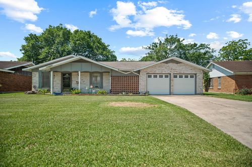 519 Travis St, Port Lavaca, TX, 77979-2352 | Card Image