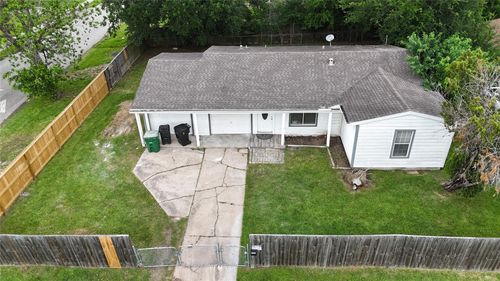 5103 Willow Glen Drive, Houston, TX, 77033 | Card Image