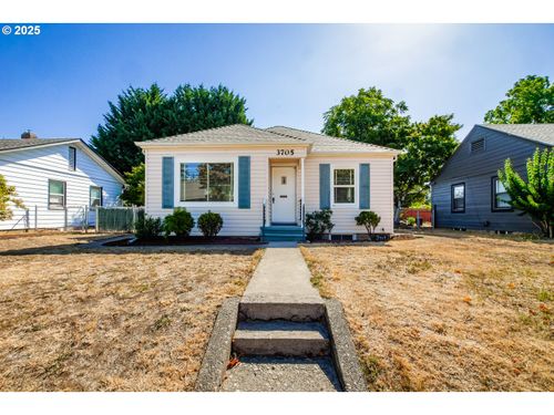 3705 F St, Vancouver, WA, 98663-2325 | Card Image