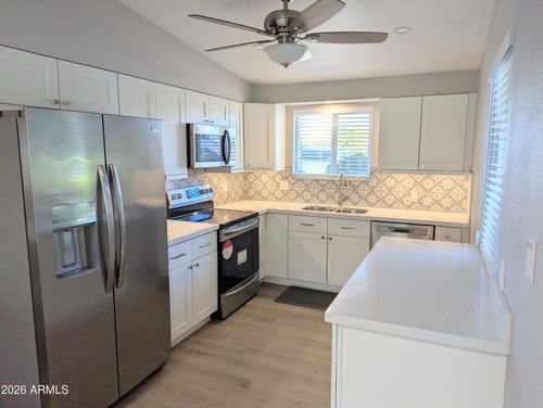 10433 W Oakmont Dr, Sun City, AZ, 85351-3529 | Card Image