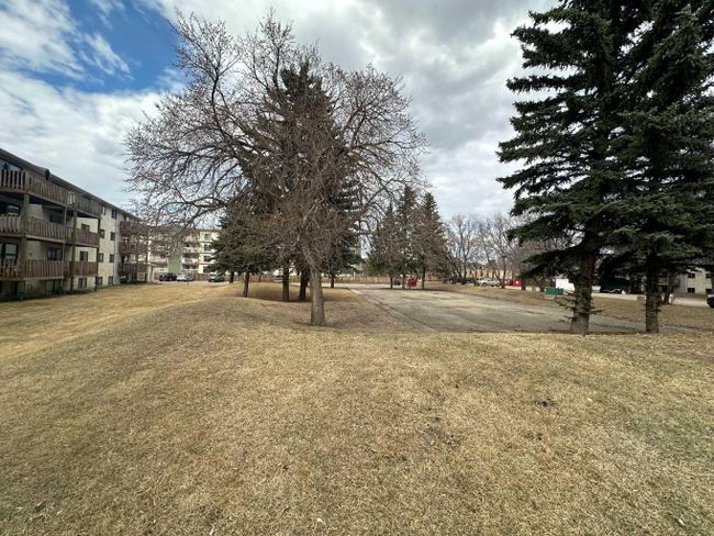 219 - 7801 98 Street, Home with 3 bedrooms, 1 bathrooms and 1 parking in Peace River AB | Image 2