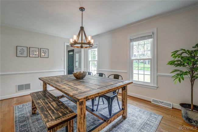 Spacious dining room | Image 21