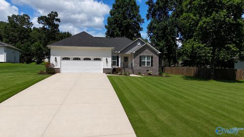 10 Deer Run Rd, Guntersville, AL, 35976-6186 | Card Image