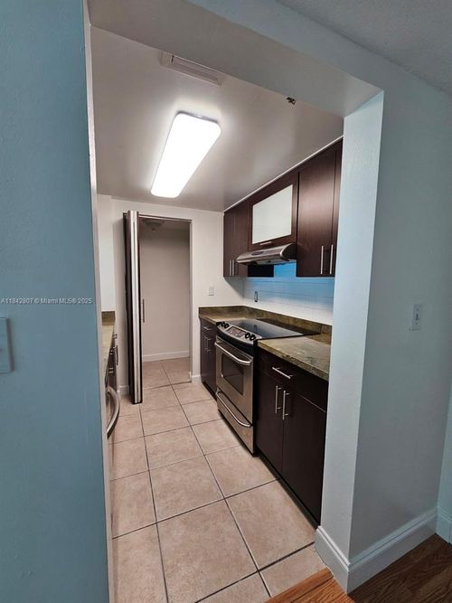 e1202-800 N Miami Ave, Miami, FL, 33136-3543 | Card Image