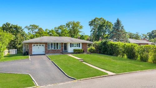 3 Bayberry Dr, Saint James, NY, 11780-2105 | Card Image