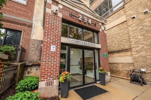 234 E Reservoir Ave, Milwaukee, WI, 53212-3765 | Card Image