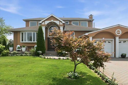 844 Park Lane, Hempstead, NY, 11581 | Card Image