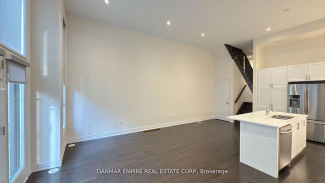 6 Hiawatha Crt, House attached with 3 bedrooms, 4 bathrooms and 1 parking in Vaughan ON | Image 10