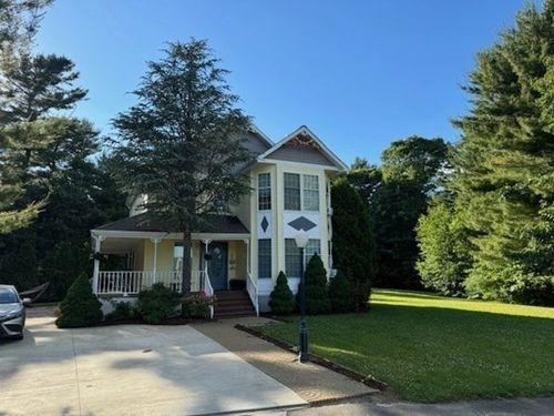 22 Freemens Cir, Assonet, MA, 02702-1724 | Card Image