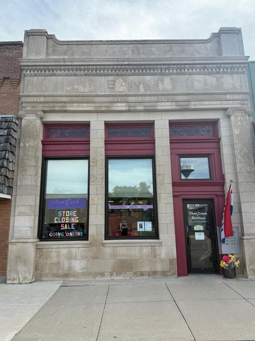 631 Main St, Walnut Grove, MN, 56180-1136 | Card Image