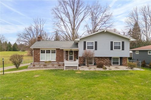850 Robinson Ave, Barberton, OH, 44203-3725 | Card Image