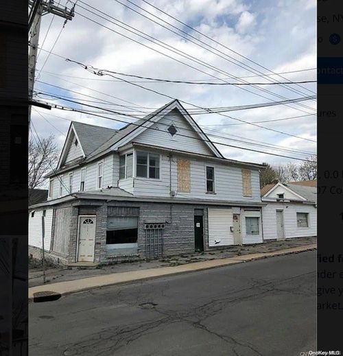 207 Cogswell Ave, Syracuse, NY, 13209-2103 | Card Image