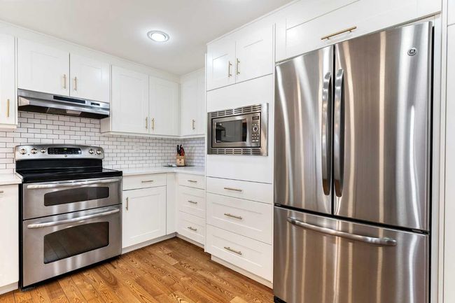 33 - 448 Strathcona Dr Sw, Townhouse with 3 bedrooms, 4 bathrooms and 4 parking in Calgary AB | Image 14
