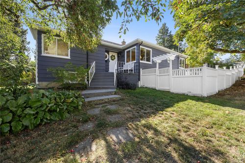 741 Cowper St, Victoria, BC, V9A2G1 | Card Image