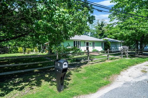 8 Hill St E, Wading River, NY, 11792-1991 | Card Image