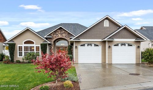 8838 Braeburn Loop, Yakima, WA, 98903-9668 | Card Image