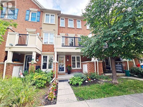 12-30 Mendelssohn Street, Toronto (Clairlea-Birchmount), ON, M1L0G8 | Card Image