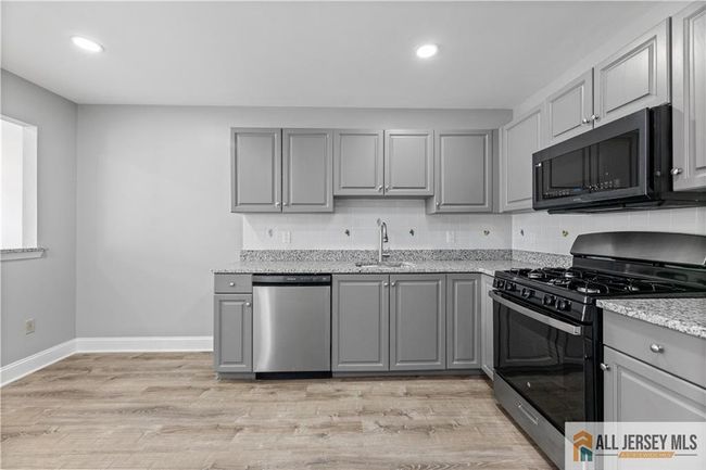 142 Lackland Ave, Townhouse with 2 bedrooms, 3 bathrooms and null parking in Piscataway NJ | Image 15