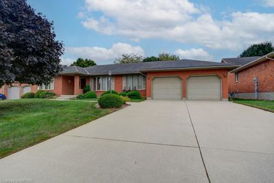 84 Parkwood Dr, House other with 3 bedrooms, 3 bathrooms and 6 parking in Tillsonburg ON | Image 1