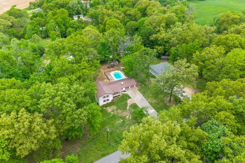 77 Deepwood Est, Cadiz, KY, 42211-9762 | Card Image