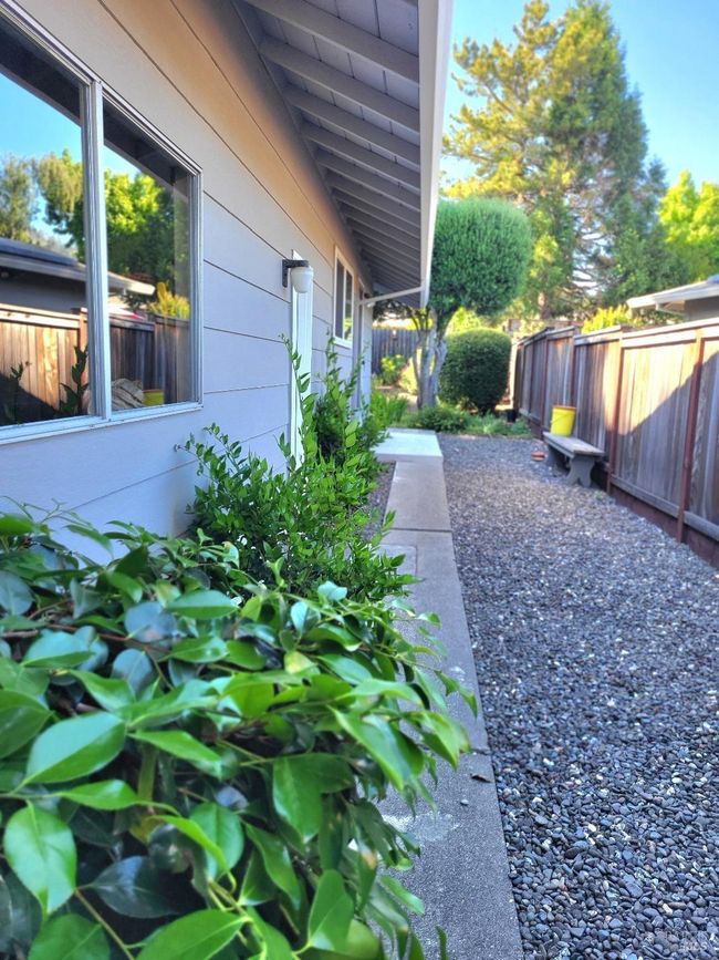 123 Old Oak Ln, House other with 2 bedrooms, 2 bathrooms and 4 parking in Santa Rosa CA | Image 34