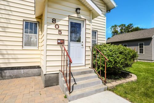 805 1st Ave Ne, ABERDEEN, SD, 57401-3621 | Card Image
