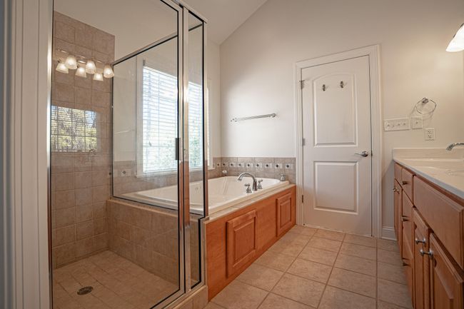 Primary Bathroom | Image 19