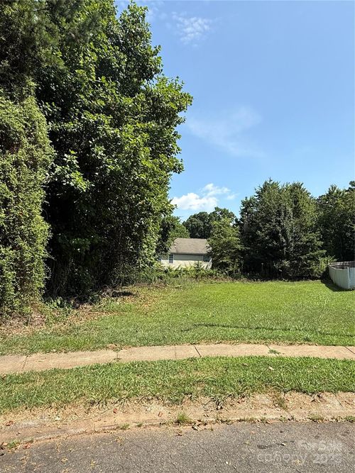 8124 Pozzi Rd, Charlotte, NC, 28216-2331 | Card Image