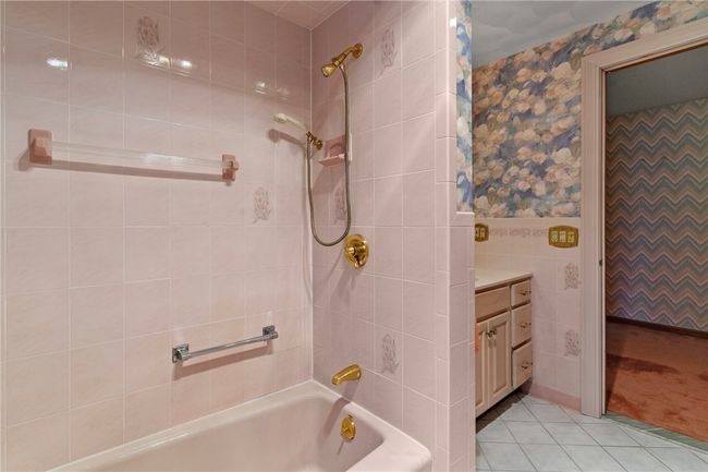 2nd Floor Bathroom | Image 30
