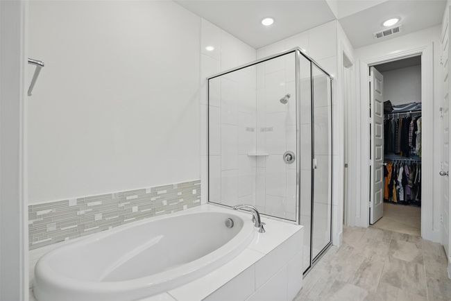 Garden tub with separate shower | Image 14