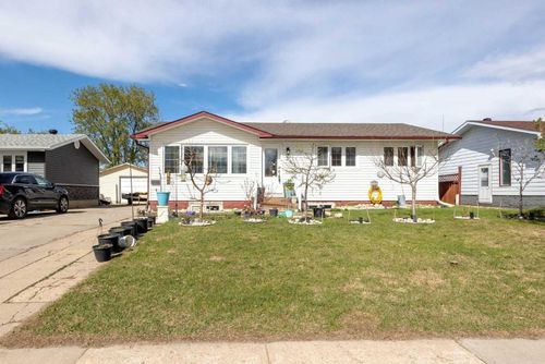 34 Biggs Avenue, Fort Mcmurray, AB, T9H1M1 | Card Image