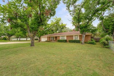 4506 Cimmaron Trail, House other with 3 bedrooms, 2 bathrooms and null parking in Granbury TX | Image 3