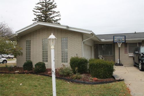 4986 Jackson St, Trenton, MI, 48183-4595 | Card Image