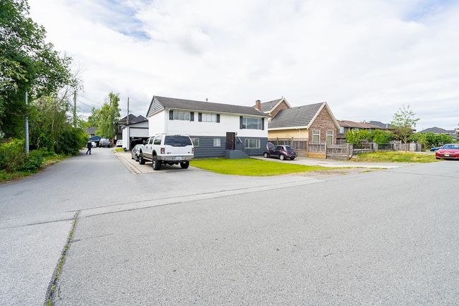 10700 Aragon Road, House other with 5 bedrooms, 2 bathrooms and 5 parking in Richmond BC | Image 3