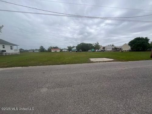 104 Runnels Ave, Long Beach, MS, 39560-5828 | Card Image