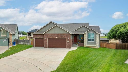 2933 E Fairchild Ct, Park City, KS, 67219-1558 | Card Image