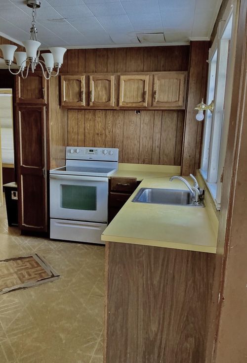 274 Ray St, Manchester, NH, 03104-2326 | Card Image
