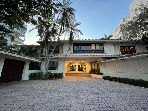 a-325 Sunset Dr, Fort Lauderdale, FL, 33301-2602 | Card Image