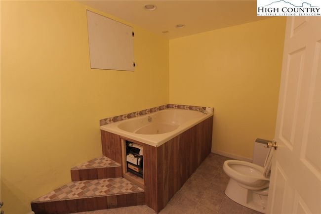 581 N Fork New River Rd, House other with 4 bedrooms, 3 bathrooms and null parking in Lansing NC | Image 38