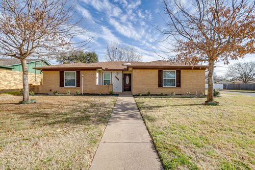 500 Berkshire Court, Burleson, TX, 76028 | Card Image