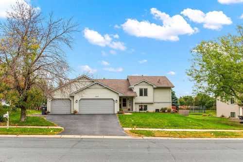 1250 Lake Susan Hills Dr, Chanhassen, MN, 55317-8500 | Card Image