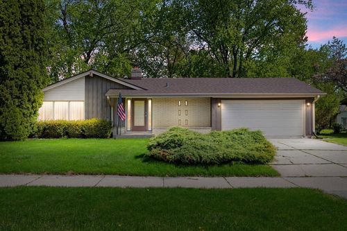 524 E Forest Hill Avenue, Oak Creek, WI, 53154 | Card Image